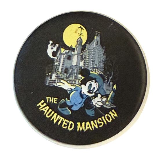 RARE 80s Disney The Haunted Mansion Mickey Mouse in Pajamas Button Pin - Picture 1 of 2